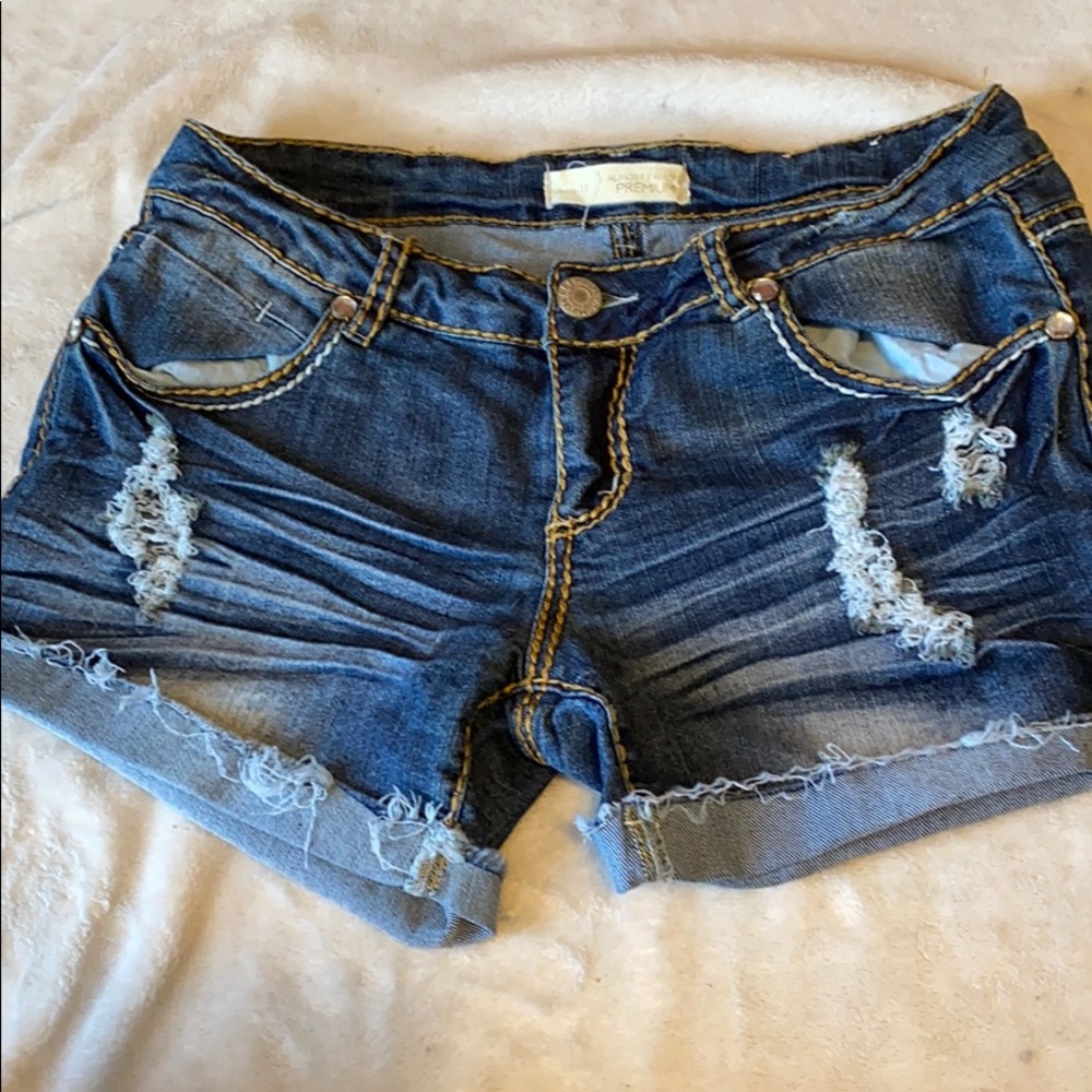 Almost Famous Premium shorts